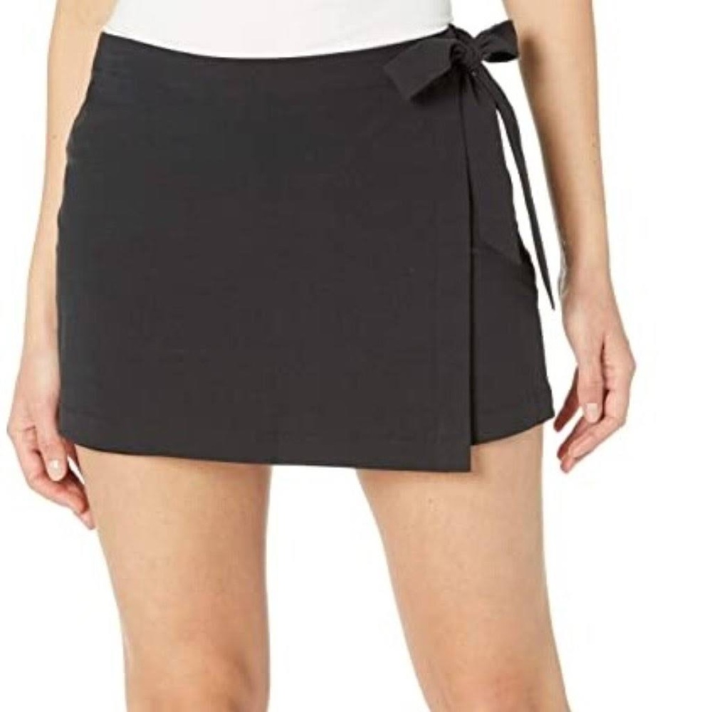 Southern Tide Jourdan Solid Perf Skort